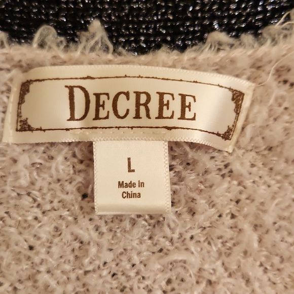 Decree Cropped Sweater - Picture 3 of 4